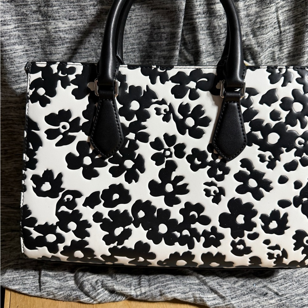 Michael Kors Sheila medium CZ satchel - Picture 2 of 7